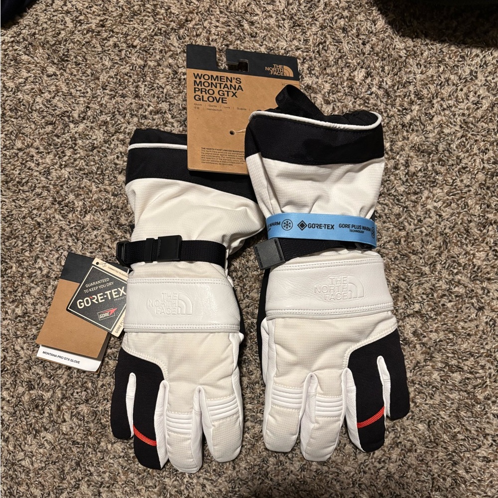 The North Face Montana Pro GTX glove. Medium women’s. NWT